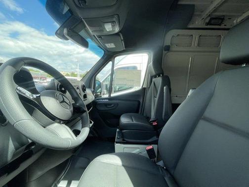 2025 Mercedes-Benz Sprinter 2500 Standard Roof