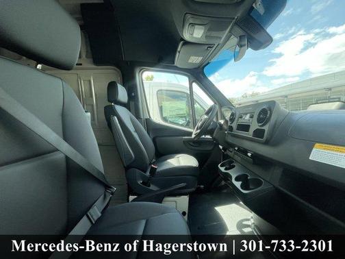 2025 Mercedes-Benz Sprinter 2500 Standard Roof