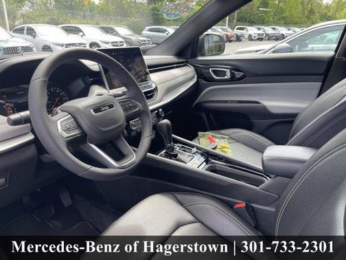 Silver Zynith 2025 Jeep Compass Limited