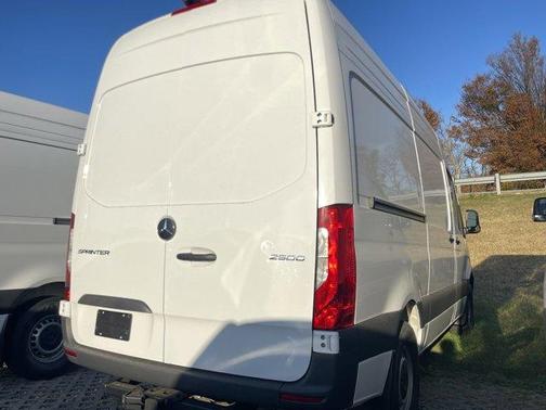 2025 Mercedes-Benz Sprinter 2500 Standard Roof