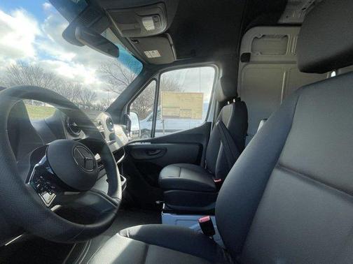 2025 Mercedes-Benz Sprinter 2500 Standard Roof