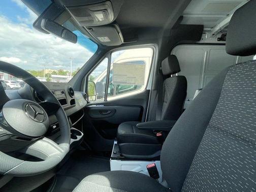 2025 Mercedes-Benz Sprinter 2500 Standard Roof