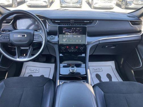 2022 Jeep Grand Cherokee L Laredo