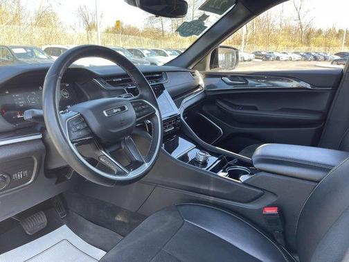 2022 Jeep Grand Cherokee L Laredo
