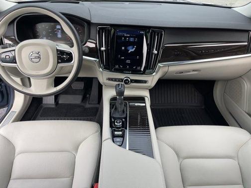 2018 Volvo S90 T6 Momentum
