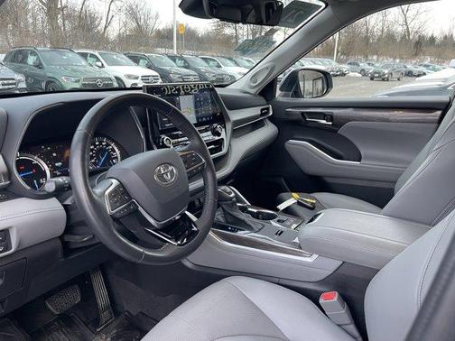 2021 Toyota Highlander Hybrid Limited