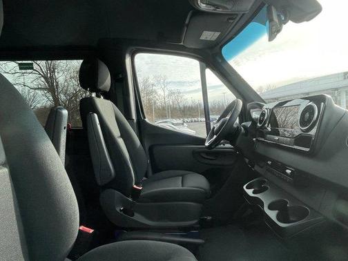 2026 Mercedes-Benz Sprinter 2500 144 WB Standard Roof Passenger