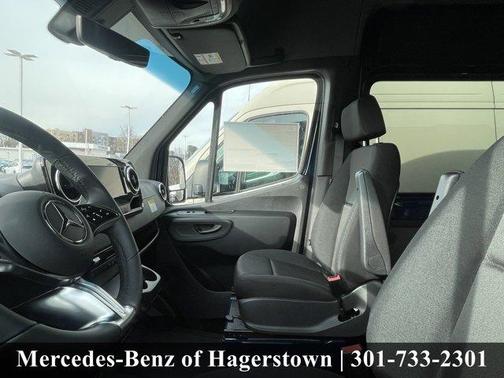 2026 Mercedes-Benz Sprinter 2500 144 WB Standard Roof Passenger