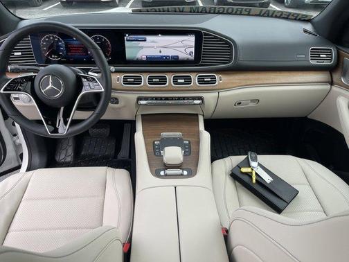 2025 Mercedes-Benz GLS 450 4MATIC