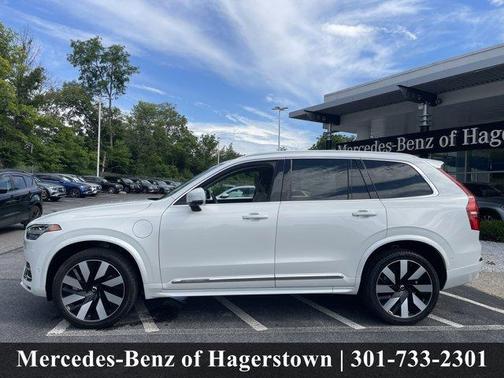 Crystal White Metallic 2023 Volvo XC90 Recharge Plug-In Hybrid T8 Ultimate Bright Theme 7-Seater