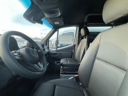 2024 Mercedes-Benz Sprinter 2500 144 WB Standard Roof Passenger