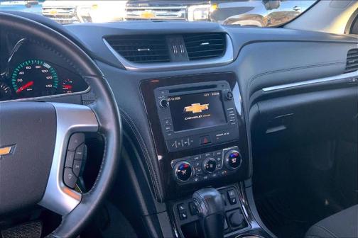 Summit White 2017 Chevrolet Traverse 2LT