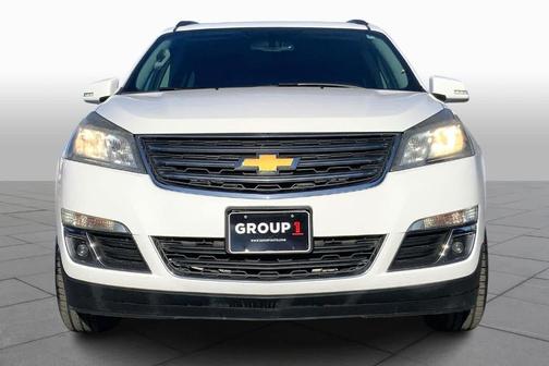 Summit White 2017 Chevrolet Traverse 2LT