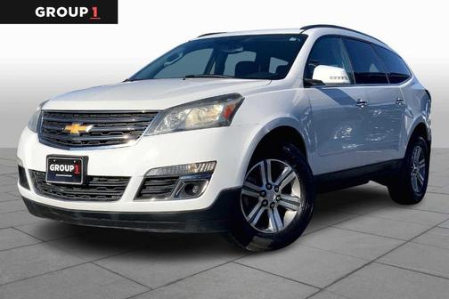 Summit White 2017 Chevrolet Traverse 2LT