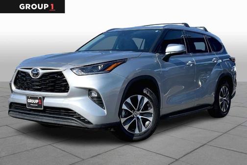 Celestial Silver Metallic 2021 Toyota Highlander XLE