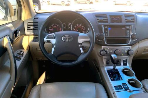 2013 Toyota Highlander SE