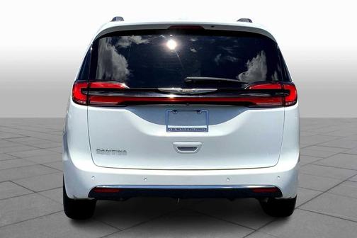 2022 Chrysler Pacifica Touring-L
