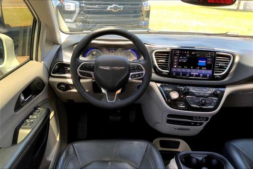 2022 Chrysler Pacifica Touring-L