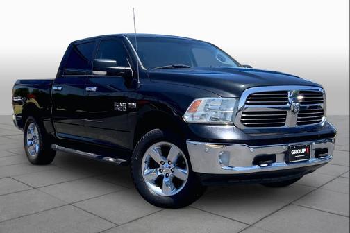 Brilliant Black Crystal Pearlcoat 2016 RAM 1500 SLT