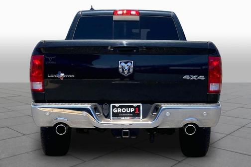 Brilliant Black Crystal Pearlcoat 2016 RAM 1500 SLT