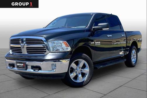 Brilliant Black Crystal Pearlcoat 2016 RAM 1500 SLT