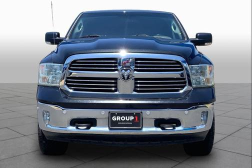 Brilliant Black Crystal Pearlcoat 2016 RAM 1500 SLT