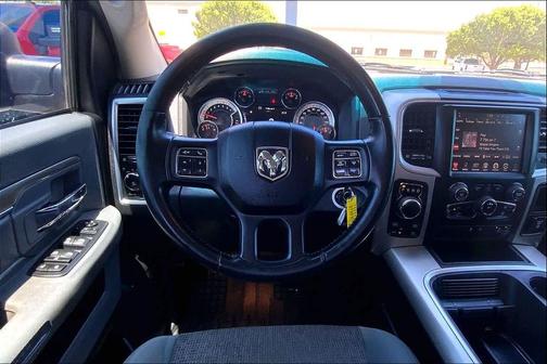 Brilliant Black Crystal Pearlcoat 2016 RAM 1500 SLT