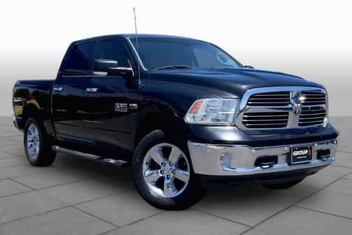 Brilliant Black Crystal Pearlcoat 2016 RAM 1500 SLT