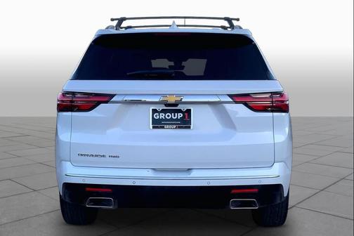 Iridescent Pearl Tricoat 2022 Chevrolet Traverse High Country