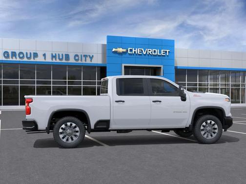 Summit White 2026 Chevrolet Silverado 2500 Custom