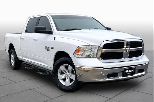 Bright White Clearcoat 2019 RAM 1500 SLT