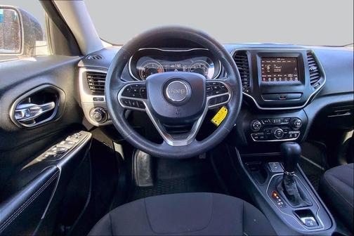 Diamond Black Crystal Pearlcoat 2019 Jeep Cherokee Latitude