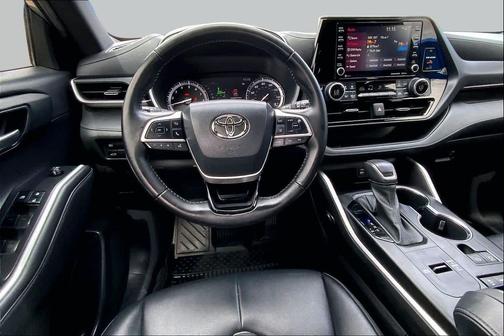 Celestial Silver Metallic 2022 Toyota Highlander XSE