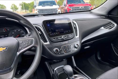 Mosaic Black Metallic 2024 Chevrolet Malibu FWD 1LT