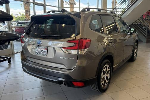 Brilliant Bronze Metallic 2024 Subaru Forester Premium