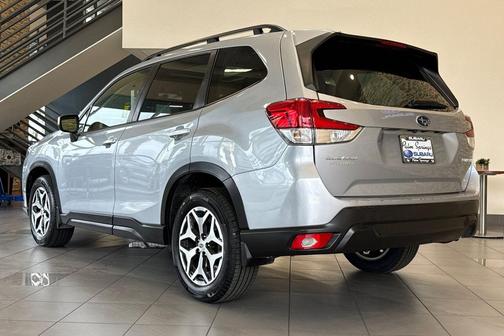 Ice Silver Metallic 2023 Subaru Forester Premium