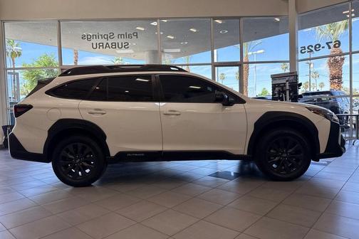 Crystal White Pearl 2023 Subaru Outback Onyx Edition