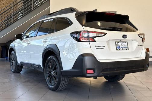 Crystal White Pearl 2023 Subaru Outback Onyx Edition
