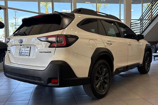 Crystal White Pearl 2023 Subaru Outback Onyx Edition