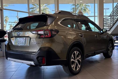 2022 Subaru Outback Touring XT