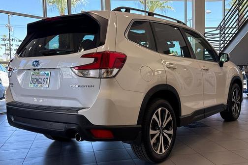 Crystal White Pearl 2023 Subaru Forester Limited