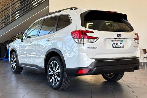 Crystal White Pearl 2023 Subaru Forester Limited