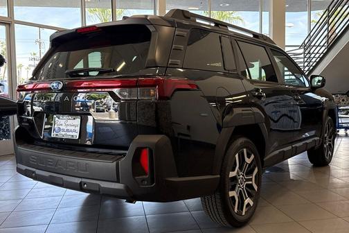 Crystal Black Silica 2026 Subaru Outback Touring XT