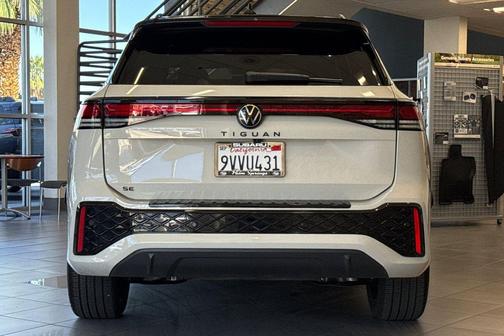 2025 Volkswagen Tiguan 2.0T SE R-Line Black