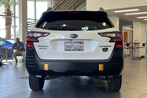 Crystal White Pearl 2024 Subaru Outback Wilderness