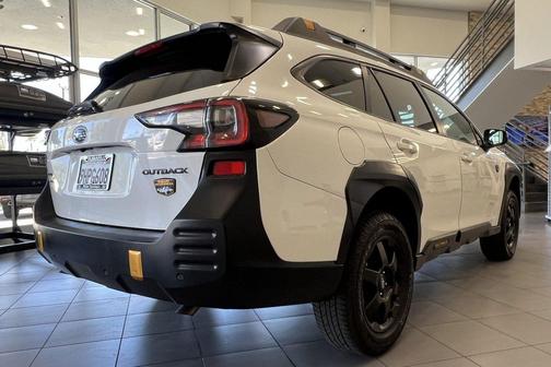 Crystal White Pearl 2024 Subaru Outback Wilderness