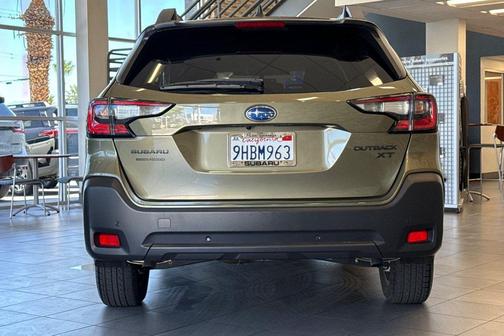 Autumn Green Metallic 2024 Subaru Outback Onyx Edition XT