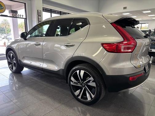 2025 Volvo XC40 B5 Plus Bright Theme