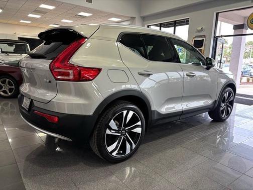 2025 Volvo XC40 B5 Plus Bright Theme