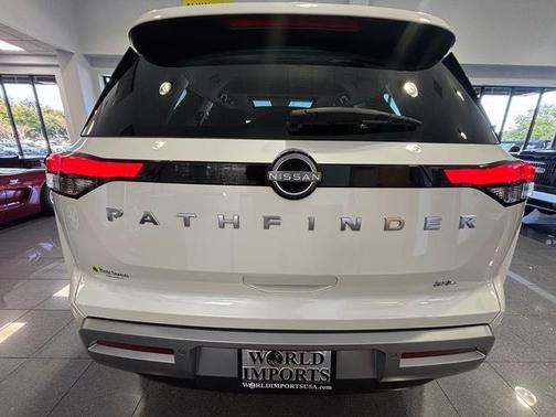 2024 Nissan Pathfinder SL
